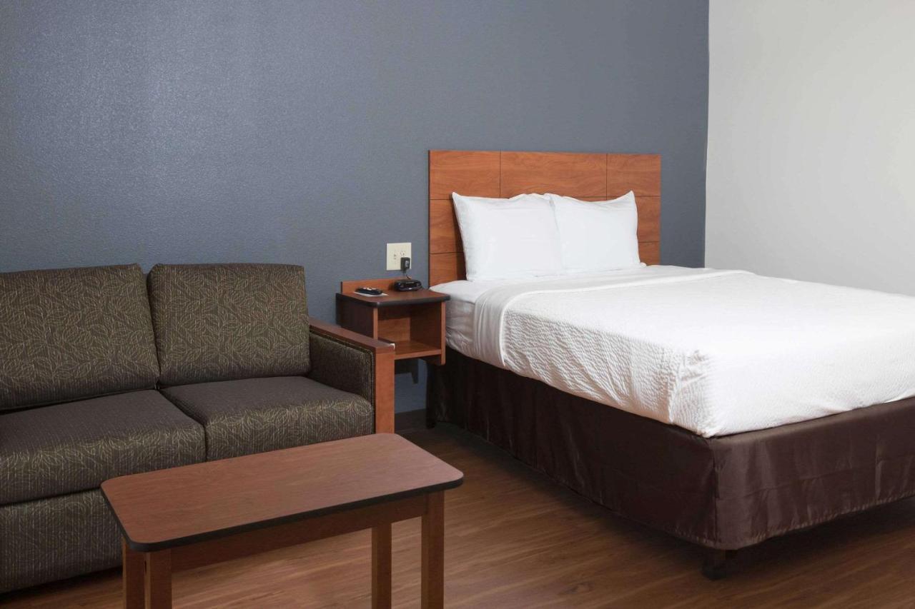 Woodspring Suites Lafayette Exterior photo